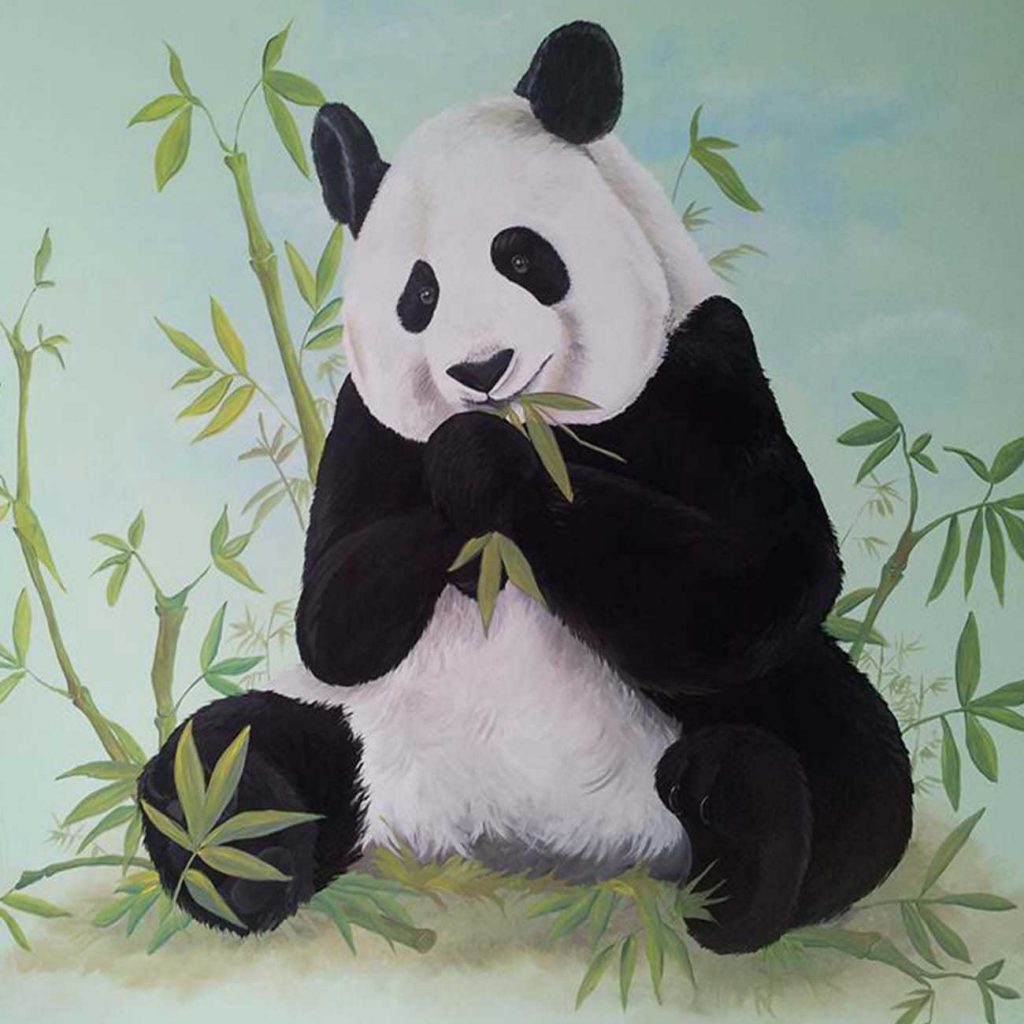 pandabeer op een mintgroene ondergrond tussen de bamboebladeren